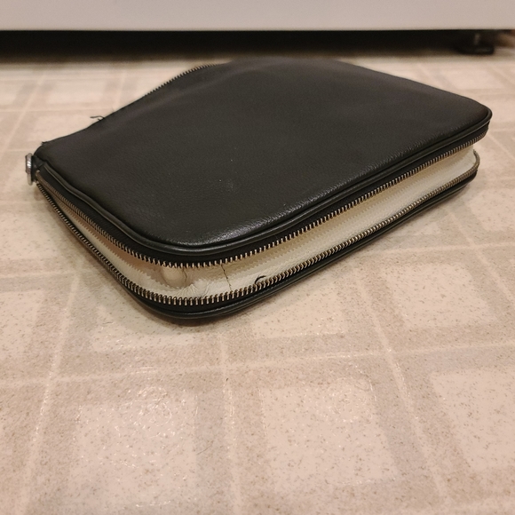 Banana Republic Black and White Leather Expandable Cosmetic Bag - Picture 2 of 6